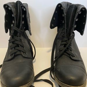 Softmoc kick-ass black boots